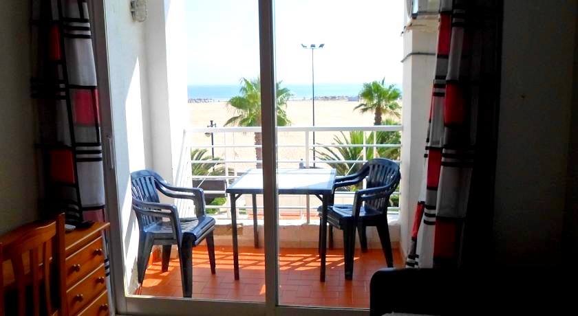 Habitación triple con vistas al mar Hostal La Barraca Valencia